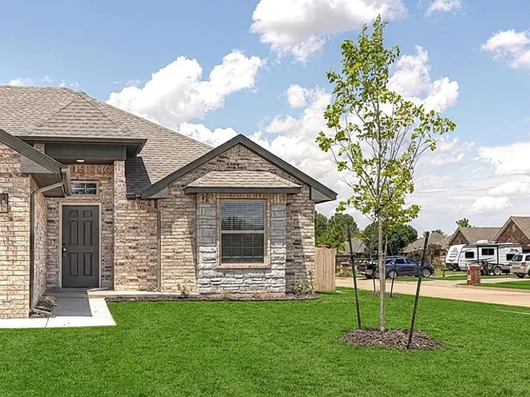 1923 W Flintlock Way — Photo 2