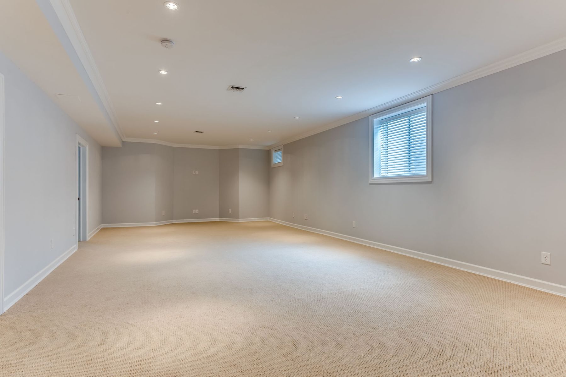 907 Ln, Pond in Southampton Out East