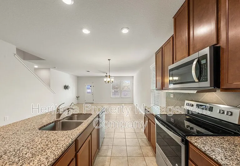 7347 Bluebonnet Bay — Photo 11
