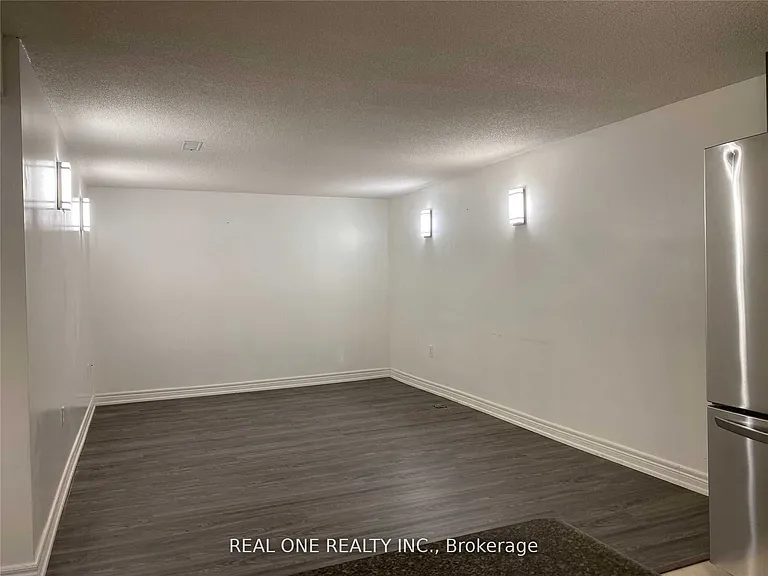 73 Romfield Circuit #BASEMENT — Photo 4