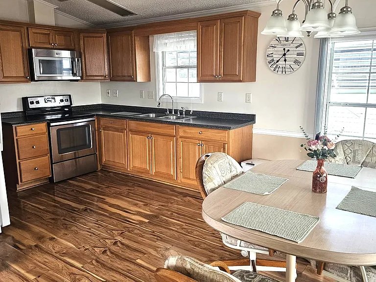 610 Center Crest Blvd — Photo 3