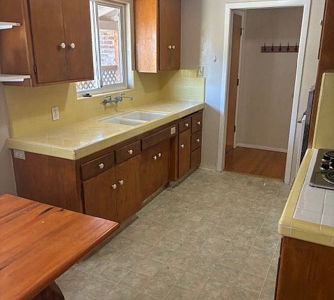 3rd image of 1805 Potrero Way