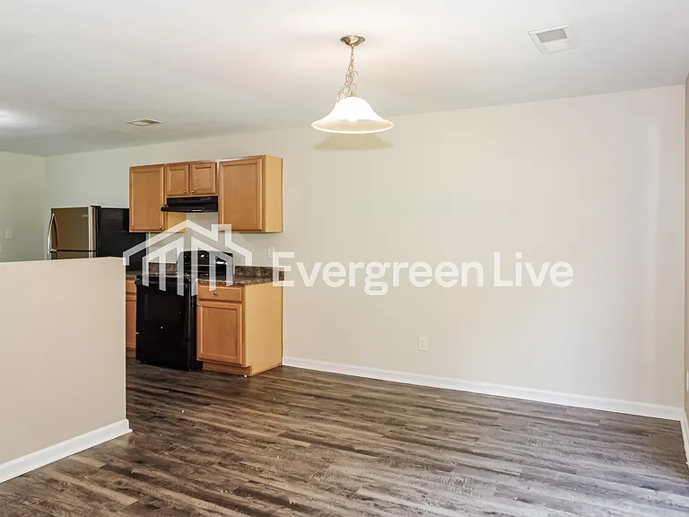 203 Dormont Dr NE — Photo 5