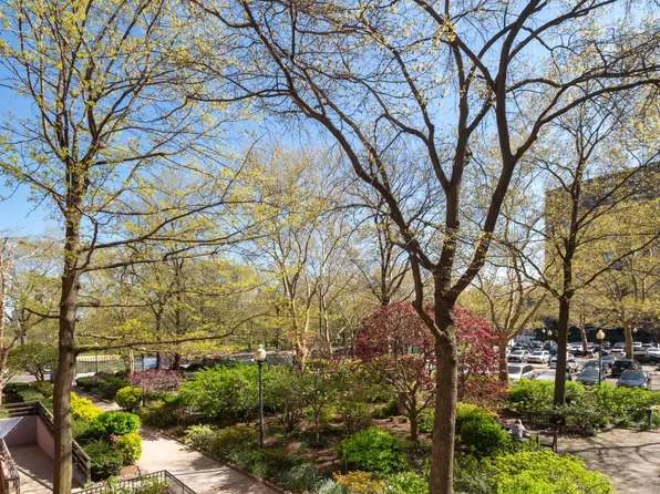 400 Central Park West 2C image 2 of 3
