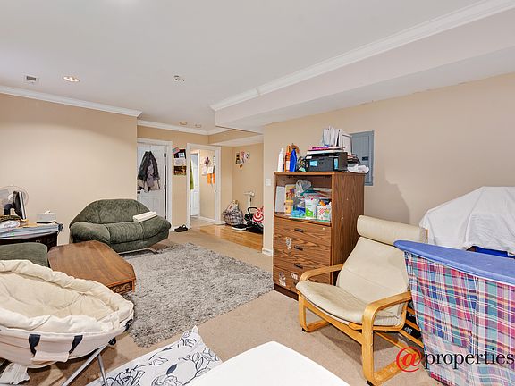 4th image of 6418 N Maplewood Ave #100