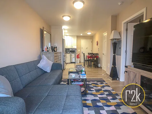 Rented by Realty 2000 Corp | media 1