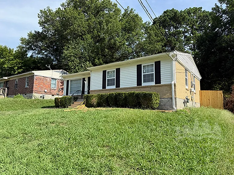 2076 Willow Wood Ave — Photo 2