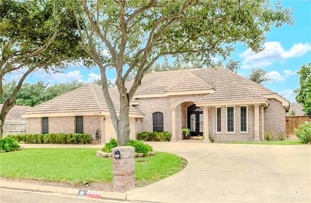 4 bed, 3.0 bath, 2722 sqft, $3,250 — Photo 2
