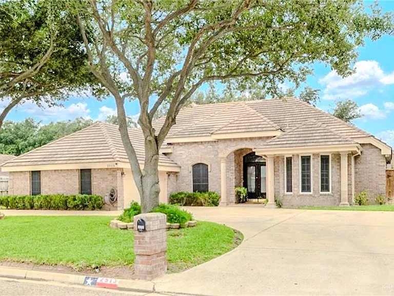 2513 Kings Dr — Photo 2