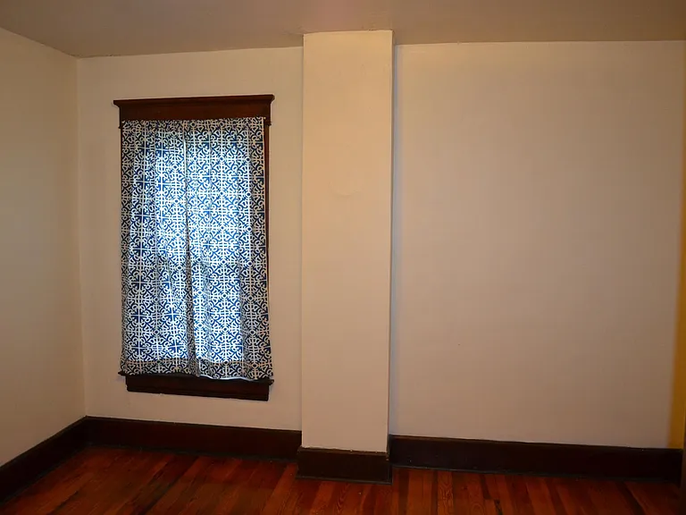 230 W State St — Photo 14
