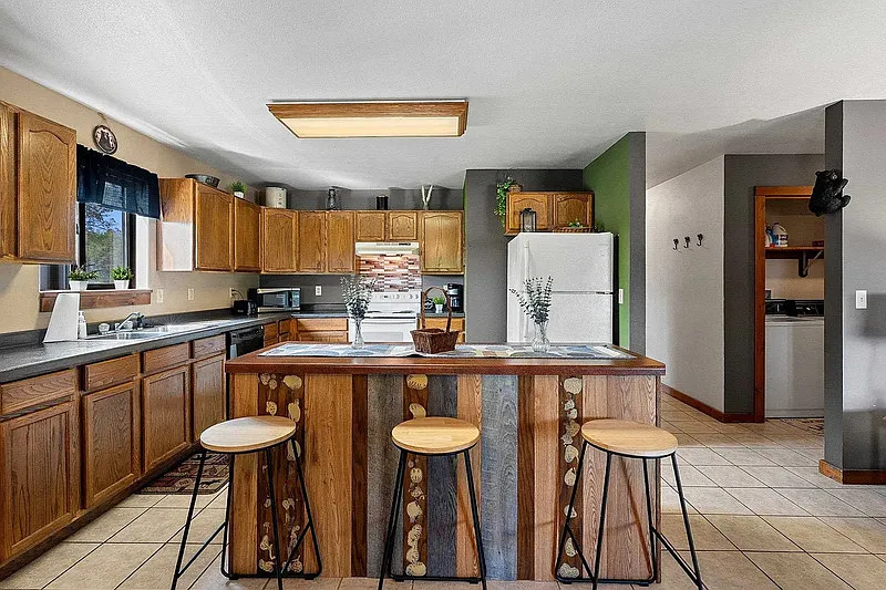 2 bed, 1.0 bath, $1,199 — Photo 2