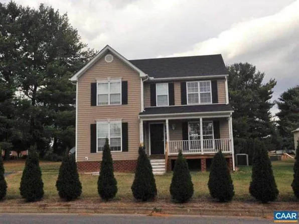 2605 Village Dr, Waynesboro, VA 22980