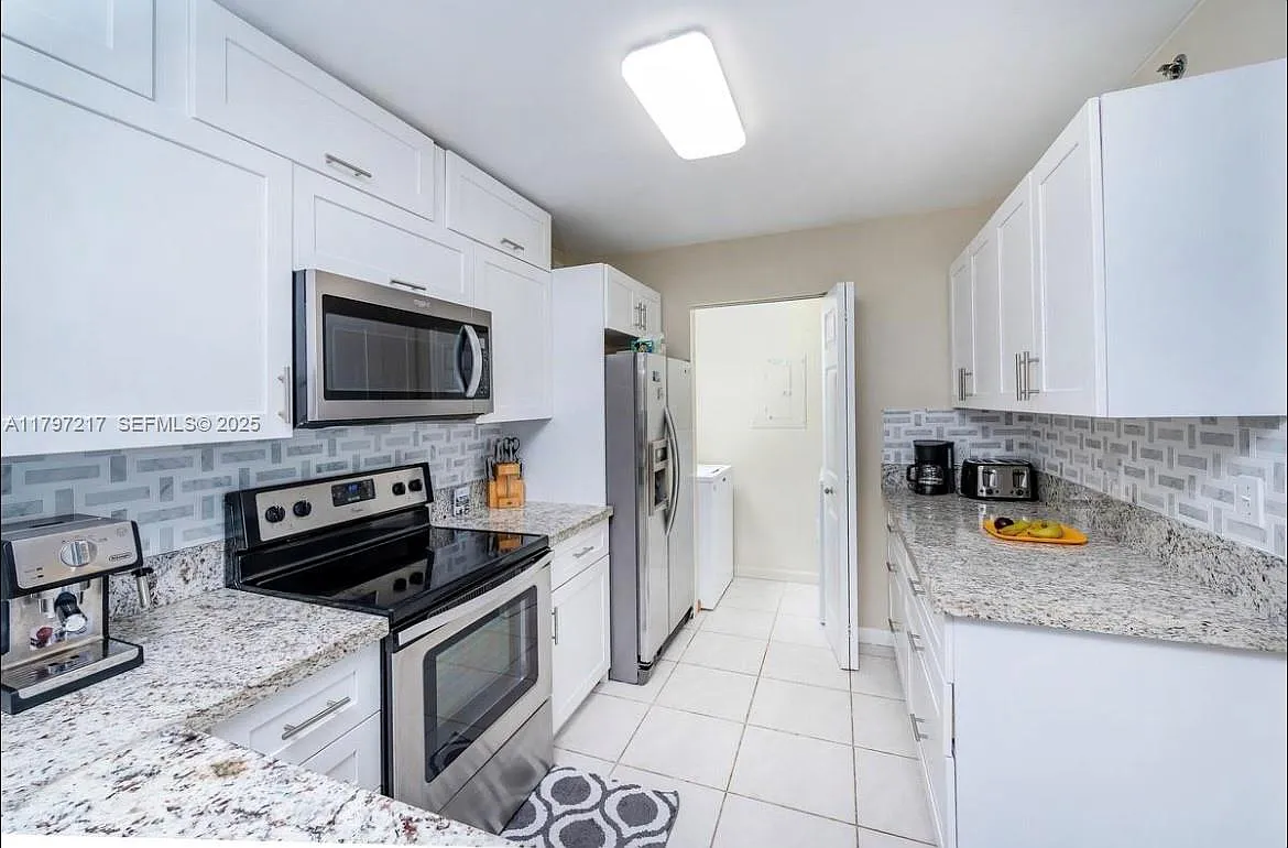 2 bed, 1100 sqft, $4,500 — Photo 2