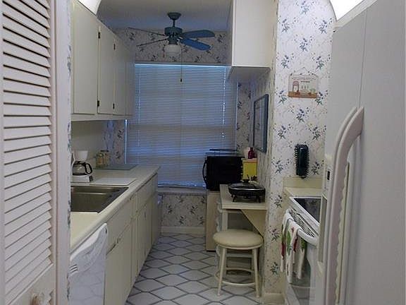 3rd image of 10428 Lakeport Ct