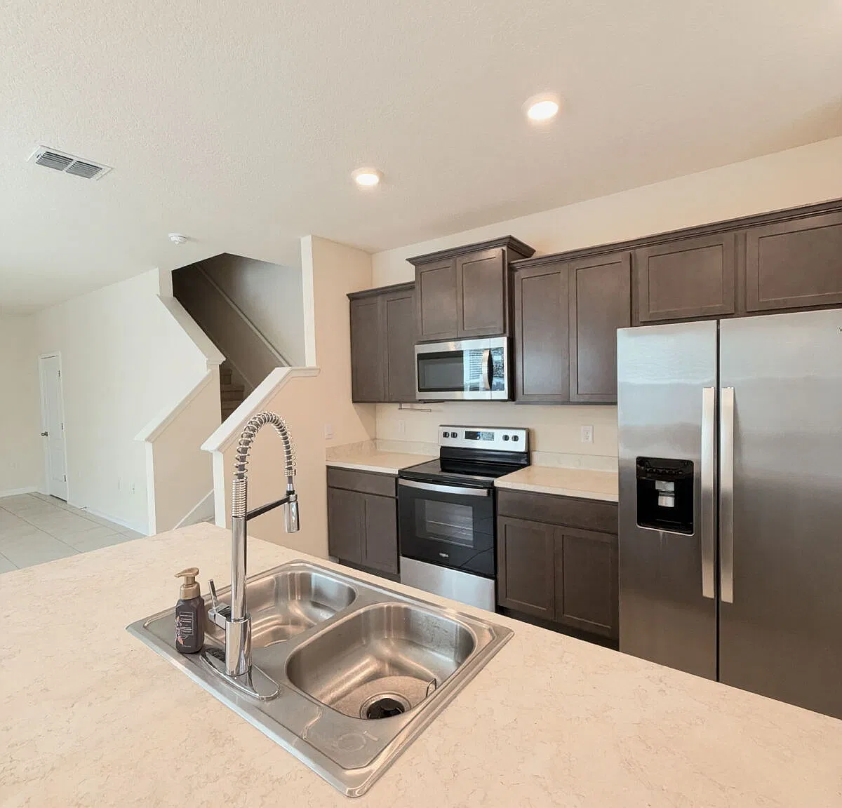 3 bed, 2.5 bath, 1338 sqft, $1,800 — Photo 2