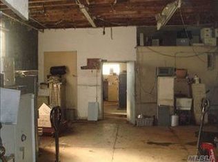 2285 Spruce St, Seaford, NY 11783