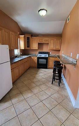 5th image of 326 S Salcedo St