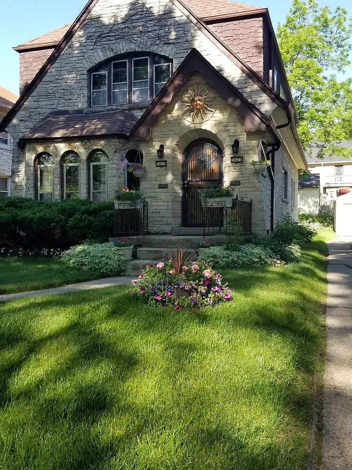 2 bed, 1100 sqft, $1,300 — Photo 1