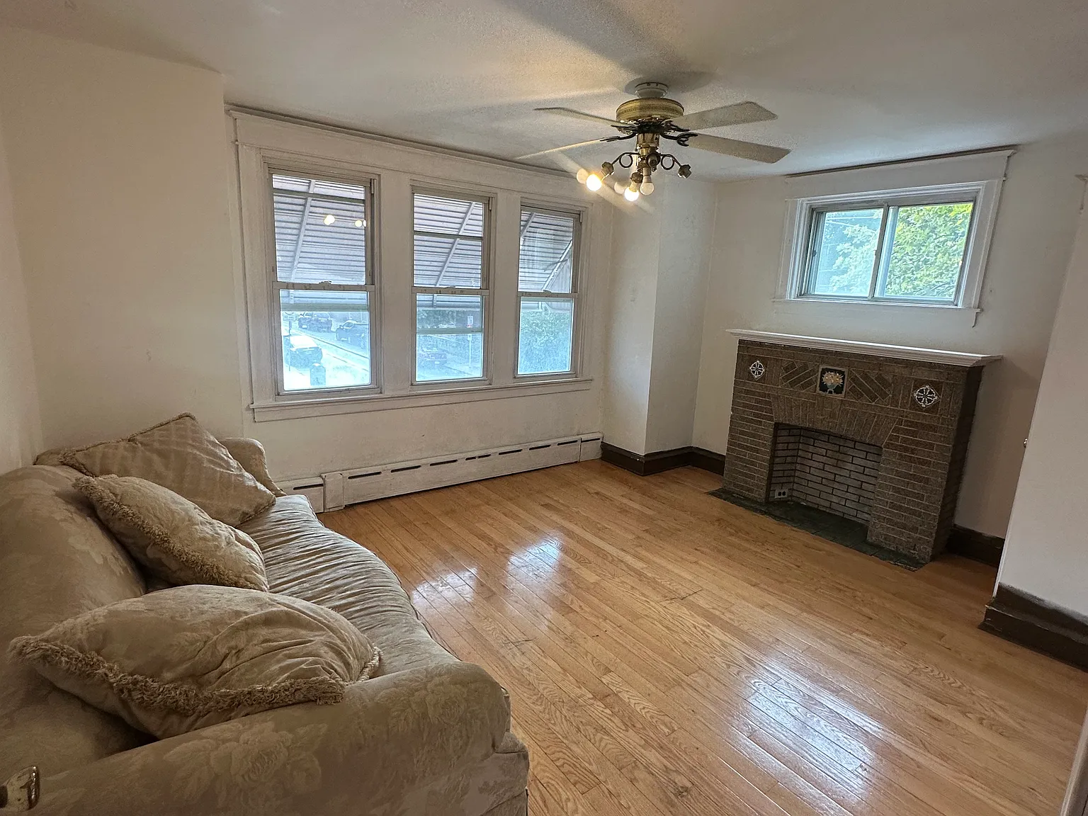 3 bed, 867 sqft, $1,000 — Photo 1
