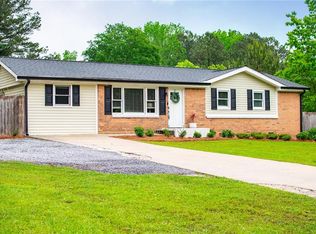 4529 Lakeview Dr, Powder Springs, GA 30127