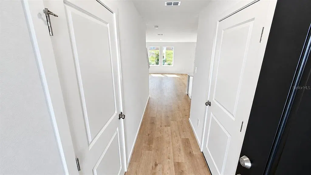 3 bed, 2.5 bath, 1386 sqft, $1,800 — Photo 4