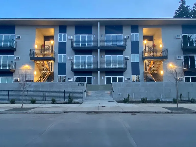 Thirty First Place Apartments — Photo 9