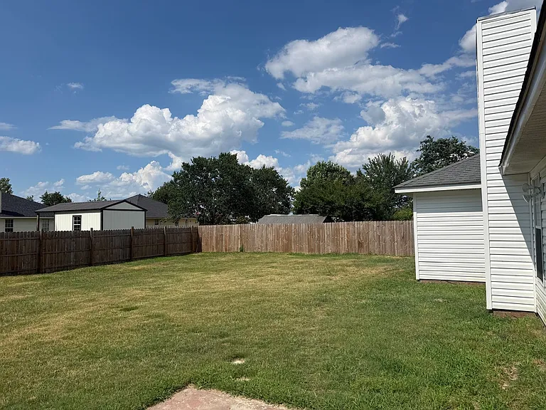 106 Thorton Dr — Photo 16
