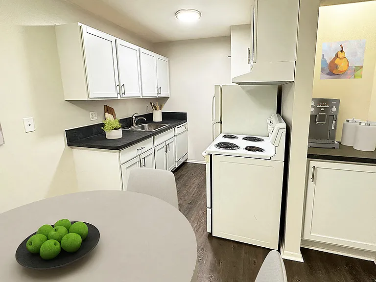 Wellington Place apartments of Southfield not only offer an ideal Southfield location near shopping, entertainment freeways, it also offers updated interiors, plus newly designed kitchens and baths.