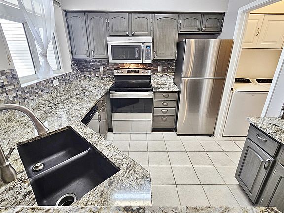 Custom Granite Kitchen, Glass Tile Backsplash, Stainless Steel Appliances, Adjacent Laundry Room with Full Size Washer & Dryer