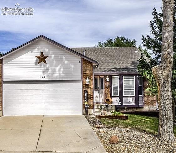 1st image of 924 White Stone Way
