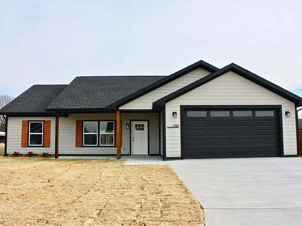 415 N Edgewood Dr, Coffeyville, KS 67337