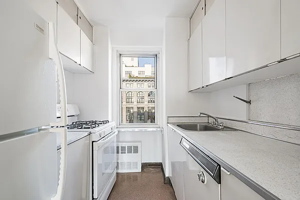 Sold by Compass | media 18