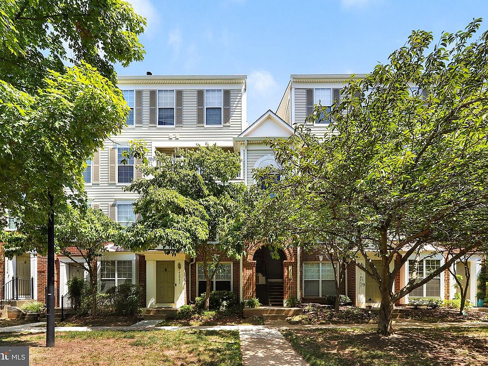 1st image of 46944 Courtyard Sq Unit 303