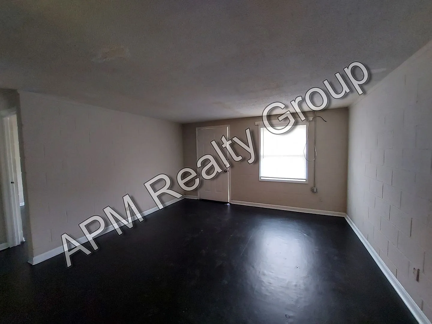 Renovated two bedroom near Harden Street - 50% off first month's rent! — Photo 3