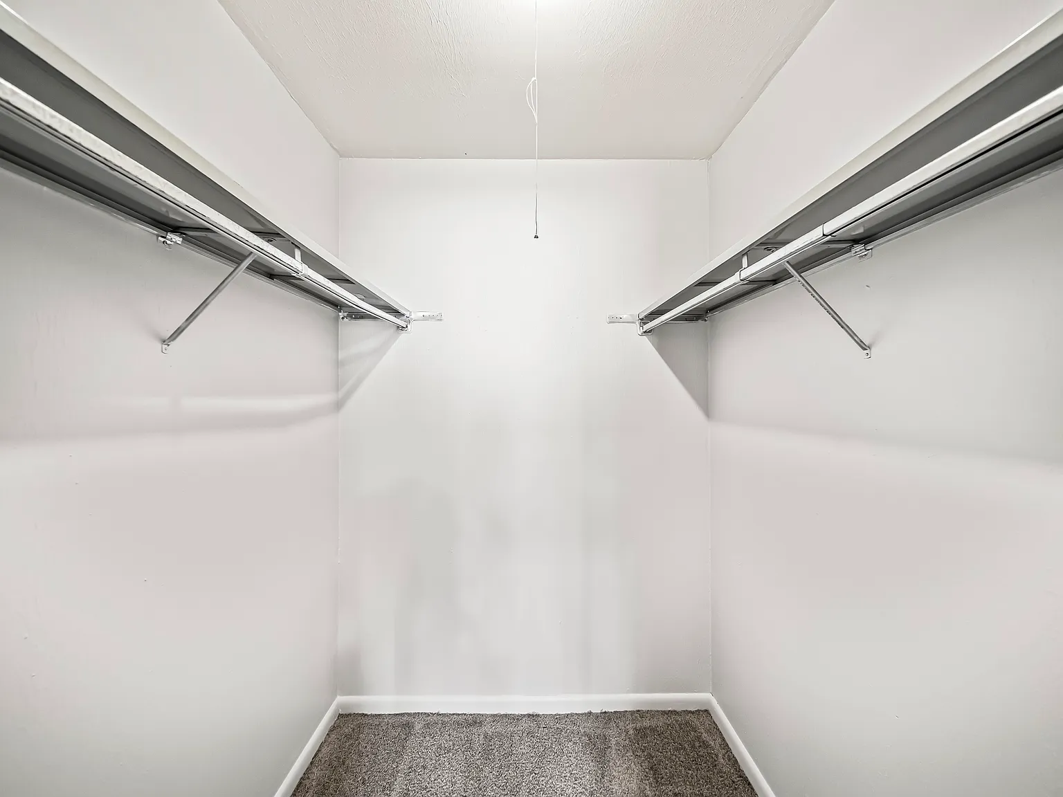 Heatherstone Apartments — Photo 4