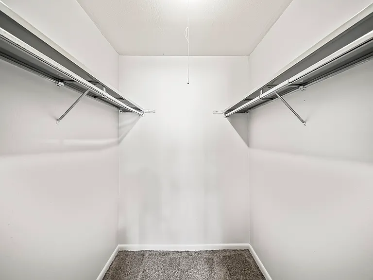 Heatherstone Apartments — Photo 5