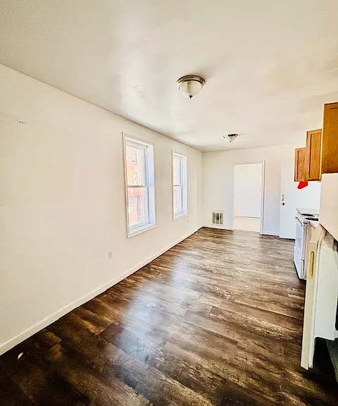 240-42 W Glenwood Ave #3 — Photo 6