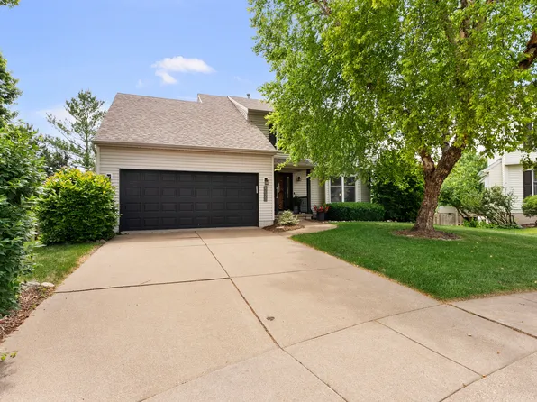 4478 34th Street Ct, Bettendorf, IA 52722