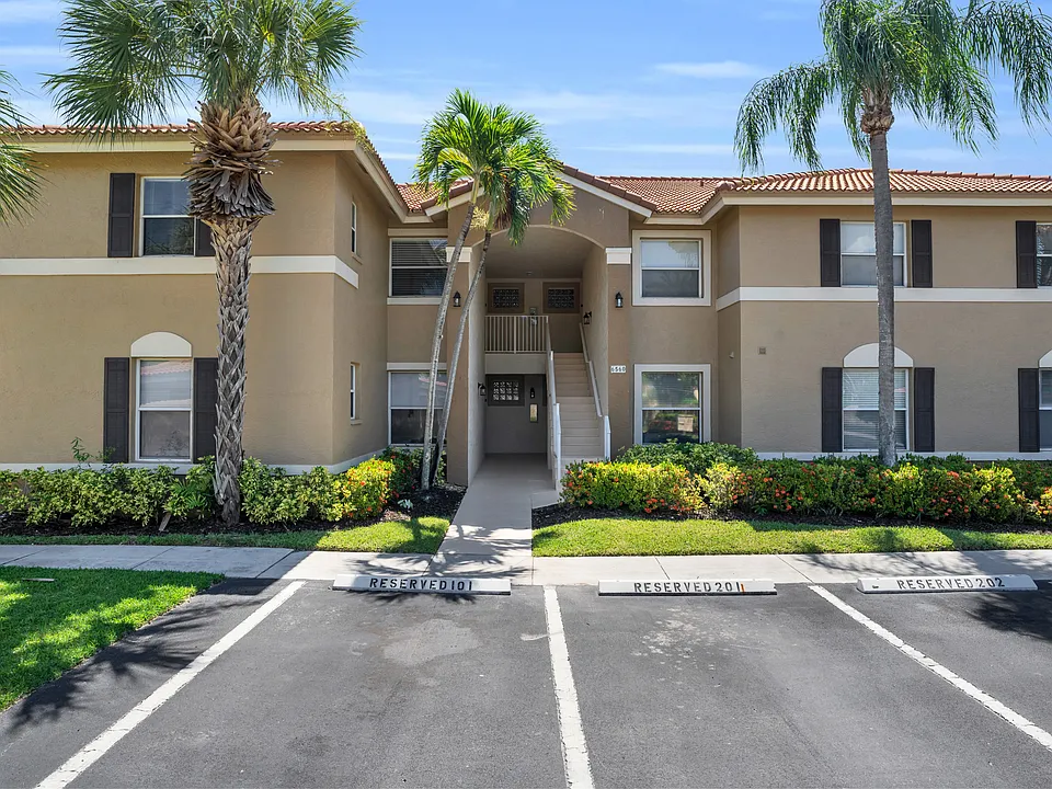 6560 Huntington Lakes Cir