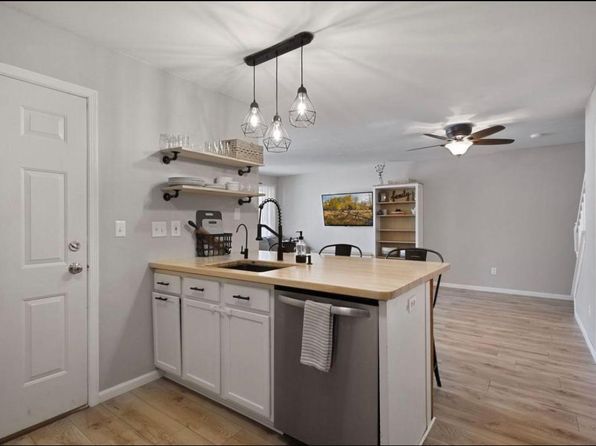 14880 57th St N APT 2C, Stillwater, MN 55082