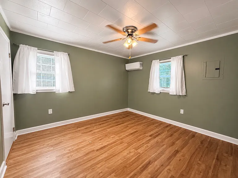 502 N Main St — Photo 14