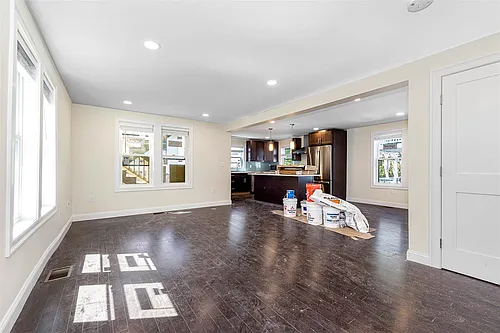 70 Stanley Ave Photo 1