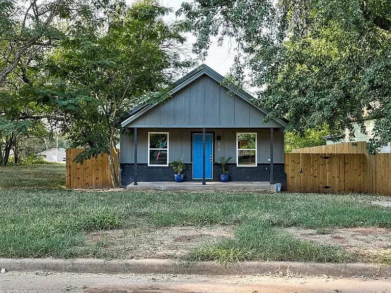 609 E Grant Ave — Photo 1