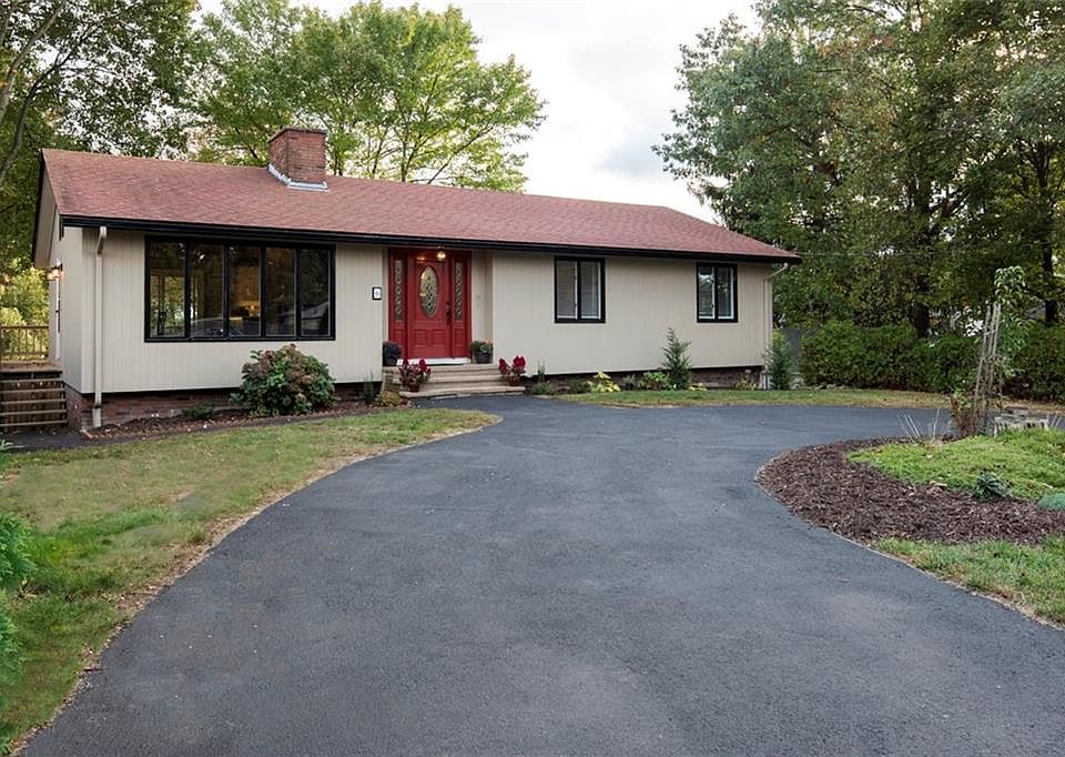 2nd image of 6 Villa Dr