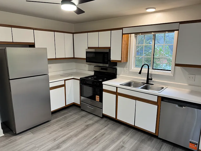 208 Charleston Ct #2 — Photo 15