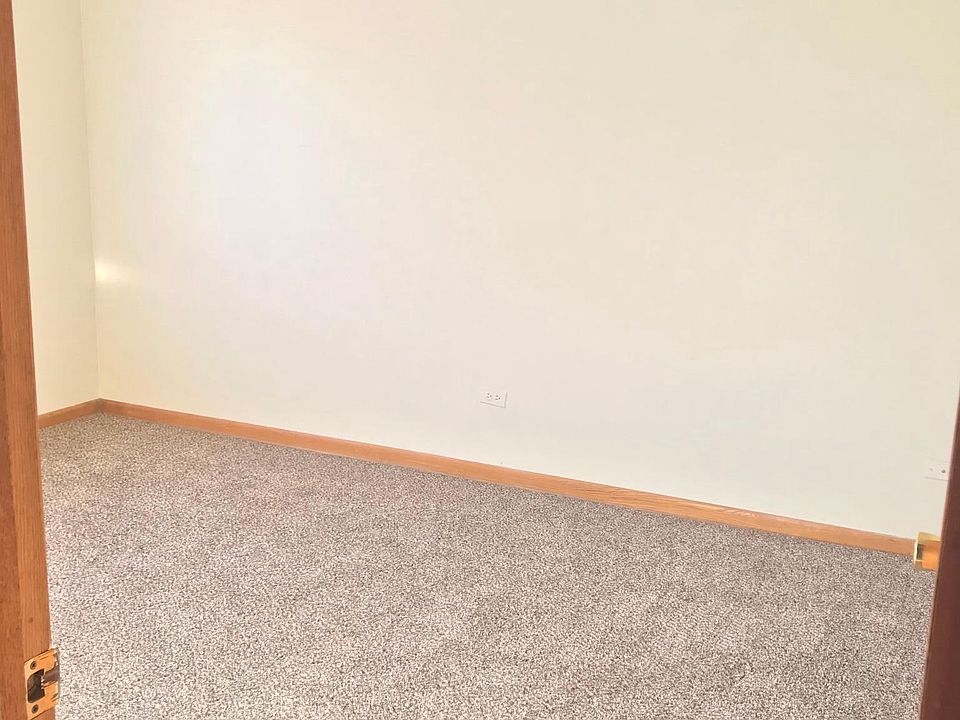 2 bedrooms with closets. Same size.