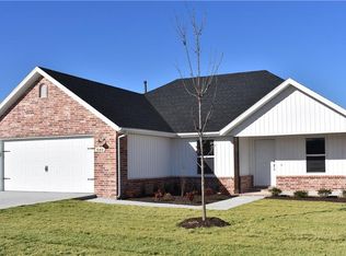 840 Benton St, Prairie Grove, AR 72753