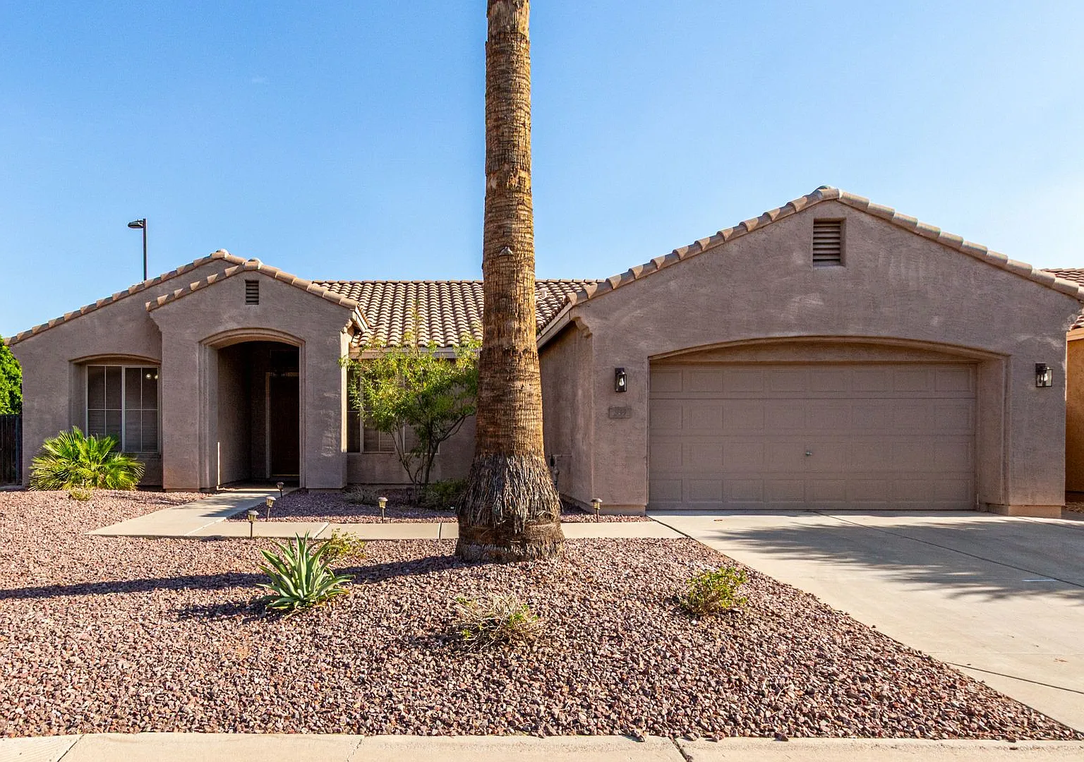 3bed, 2 bath Gilbert home with POOL — Photo 2