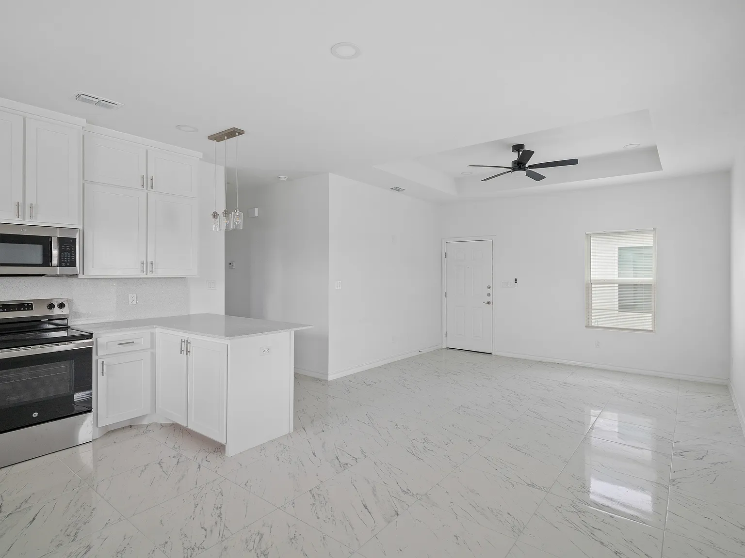 3 bed, 1050 sqft, $1,245 — Photo 2