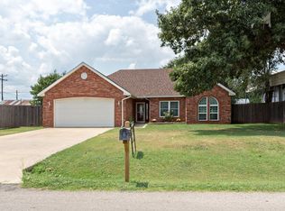 206 NW 5th St, Cache, OK 73527